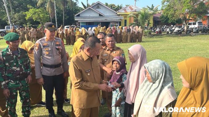 PEMKAB PESSEL Bagikan 5.035 Kartu BPJS di Linggo Sari Baganti