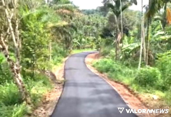 PEMKAB PESSEL Lakukan Pengaspalan Jalan Pasar Lagan Linggo Sari Baganti