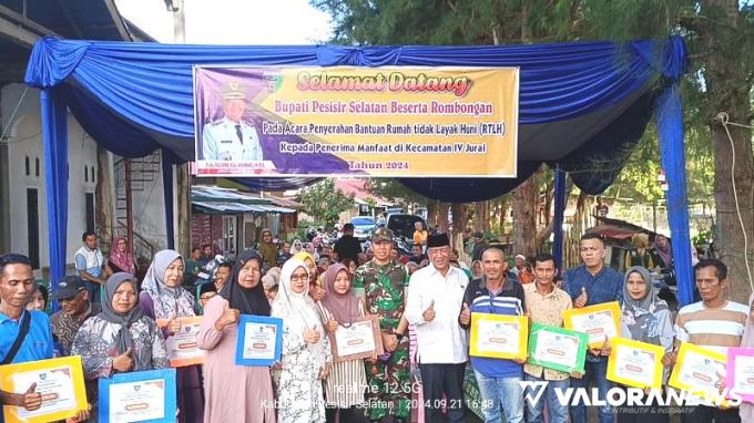 PEMKAB PESSEL Serahkan Kartu BPJS Gratis sebanyak 1.332 Lembar di IV Jurai