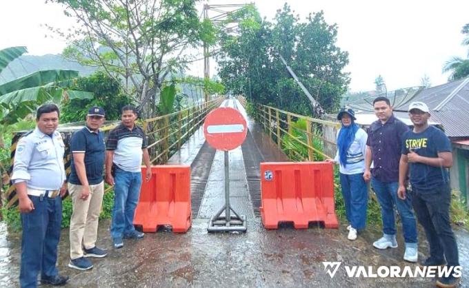 PEMKAB PESSEL Tutup Jembatan Gantung Luhung, karena Tidak Layak Dilewati