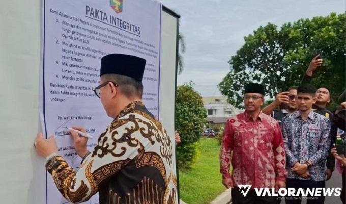 Pimpinan Tinggi Pratama Pemko Bukittinggi Tandatangani Pakta Integritas tentang...