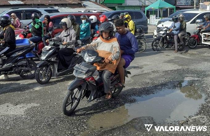 Pj Gubernur Riau Tinjau Jalan Rusak di Pekanbaru, Pemko Diminta Ikut Perbaiki Parit