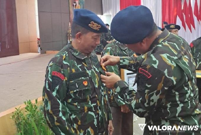 Polda Sumbar Anugerahkan Penghargaan untk Plt Bupati Pasbar