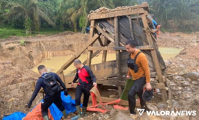 Polres Pasbar Temukan 4 Titik Lokasi Tambang Emas di Batang Taming, Ekskavator dan Kotak...