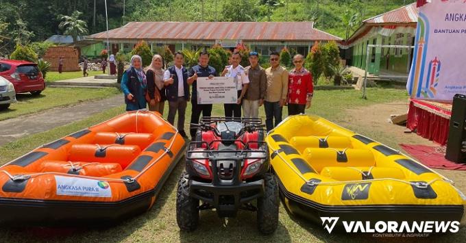 PT Angkasa Pura Bantu 2 River Boat dan 1 ATV untuk Desa Wisata Simarasok