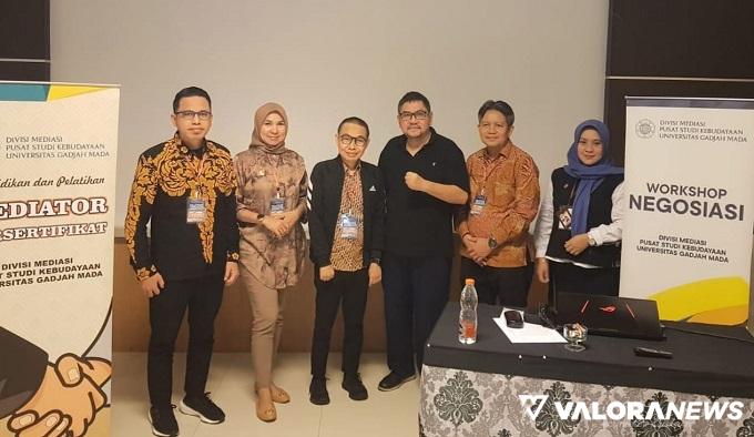 Pusat Mediasi Indonesia UGM Nyatakan 5 Anggota KI Sumbar Berhak Sandang Profesi Mediator...