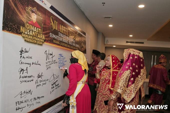 Raja, Sultan dan Lembaga Adat se-Sumbar, Riau dan Jambi Rapatkan Barisan Dukung Ganjar...
