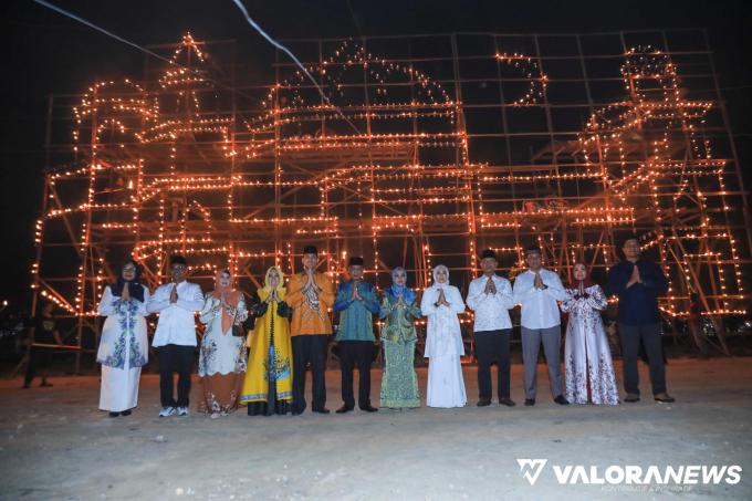 Rangkaian Lampu Colok Raksasa Menyala di Lapangan MPP Pekanbaru, Ini Kata Muflihun