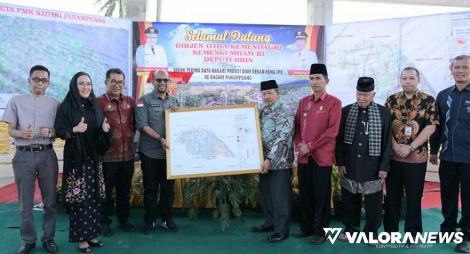 Rieka Diah Pitaloka Serahkan Hasil Risetnya tentang Data Desa Presisi ke Pemkab Agam, Ini...