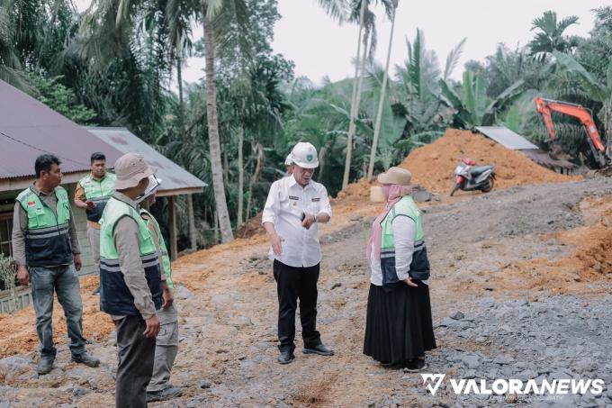 Rusma Yul Anwar Tinjau Pembangunan Ruas Jalan Batu Bakawik