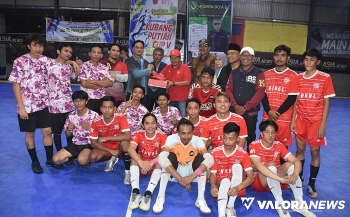 Sepatu dan Baju Sirah jadi Hadiah Bupati Agam untuk Pemenang Turnamen Futsal Kubang Putiah