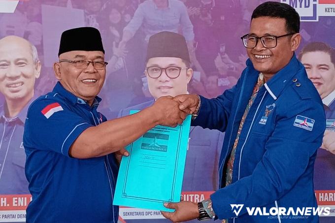 Serahkan Berkas Pencalonan, Yulianto Incar Partai Demokrat jadi Perahu di Pilkada Pasbar...