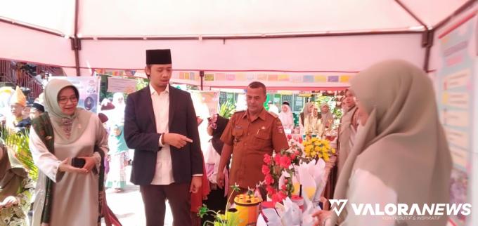 Siswa Kelas IV, V dan VI SDN 03 Pakan Kurai Belajar Gunakan Chrome Book