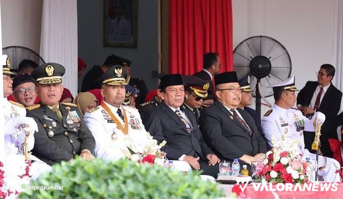 Suwirpen Suib Ikuti Upacara Penurunan Bendera HUT RI ke-79, Ingatkan Pentingnya Persatuan