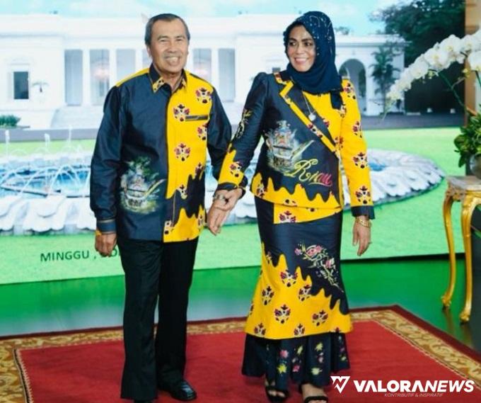 Syamsuar dan Istri Promosikan Batik Perahu Baganduang di Istana Negara