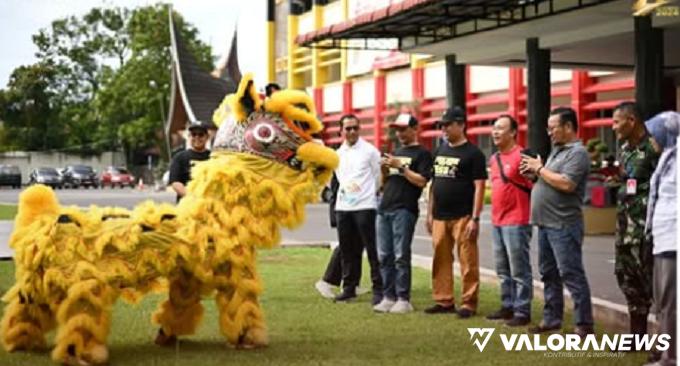 Tarian Singa HBT Padang Ikut Meriahkan Pilkada Fest 2024