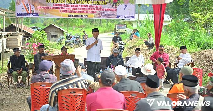 Gubernur Sumbar, Mahyeldi saat memberikan sambutan pada...