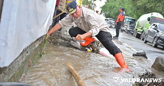 Tinjau Dampak Banjir Lahar Dingin, Gubernur: Harus Cepat, Kita Berpacu Waktu dan Cuaca