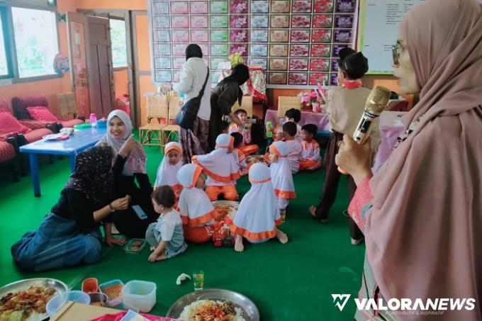 TK Islam Al Wirdah Kenalkan Tradisi Makan Bajamba ke Murid, Diikuti Orang Tua dan Guru