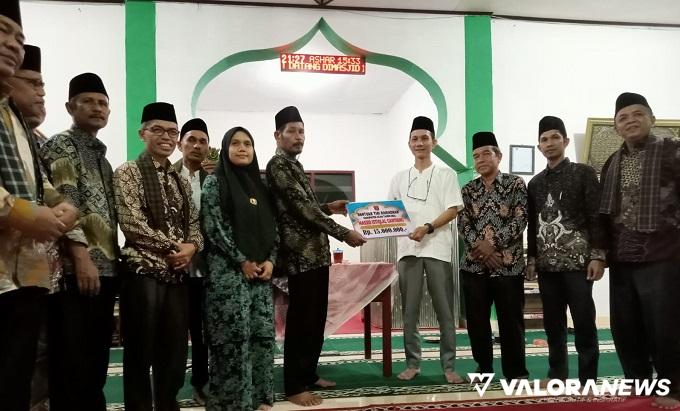 Waka PN Lubuk Basung Pimpin TSR Agam ke Masjid Istiqlal Gantiang, Serahkan Hibah Rp15 Juta