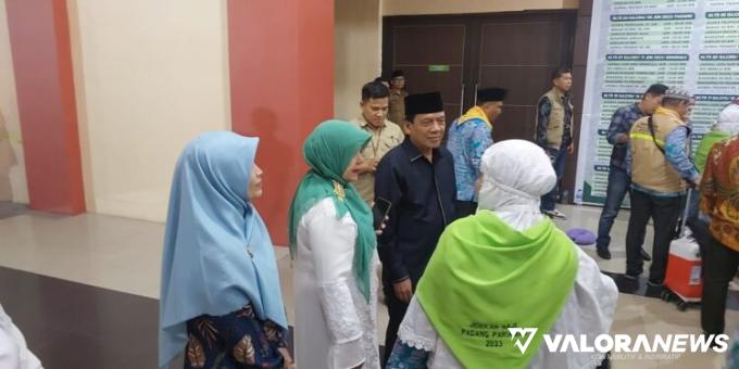 Wakil Ketua DPRD Sumbar Lepas Kloter II JCH Embarkasi Padang