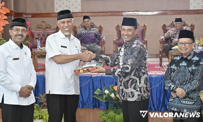Wakil Rektor UIN Batusangkar Luncurkan Buku Dari Surau untuk Indonesia, Ini Kata Mahyeldi