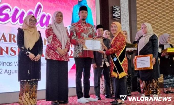 Wako Bukittinggi Wisuda 304 Peserta Sekolah Keluarga Angkatan V