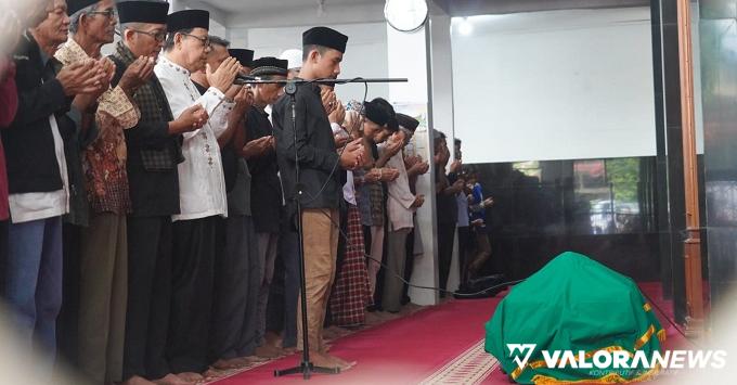 Wako Padang Ikut Shalatkan Mahasiswi PNP Korban Erupsi Gunung Marapi, Sempat Dirawat 13...
