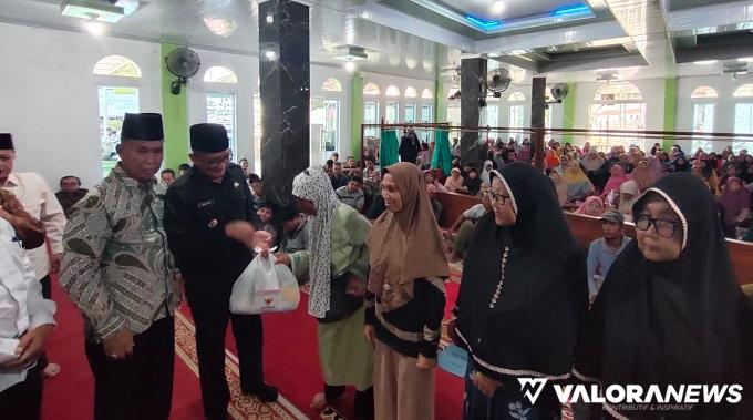 Wali Kota Padang Serahkan Bantuan Paket Sembako Bagi Warga Kecamatan Padang Selatan