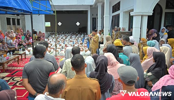 Warga Terdampak Banjir Pessel Terima 1.400 Paket Sembako Bantuan PDRP, Ini Pesan Mahyeldi