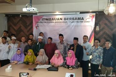 Ketua MUI Sumbar, Buya Gusrizal Gazahar bersama Maswar...