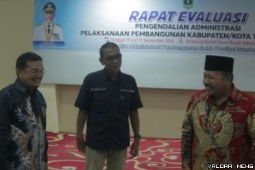 Bupati Agam, Andri Warman melepas dua orang pejabat,...