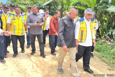 Menteri PUPR Basuki Hadimuljono, mengunjungi Kabupaten...