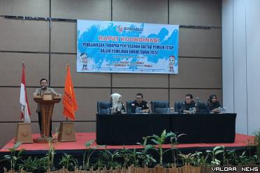 Anggota Badan Pengawas Pemilu (Bawaslu) Sumatera Barat,...