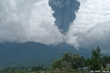 Breaking News! Gunung Marapi Batuk, Semburan Abu Vulkanik...