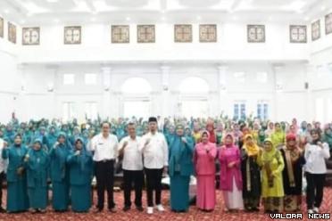 Wako Bukittinggi, Erman Safar bersama Fiona Agyta (Ketua...