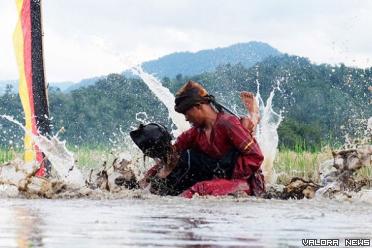 Atraksi silek lanyah di Desa Wisata Kubu Gadang Kota Padang...