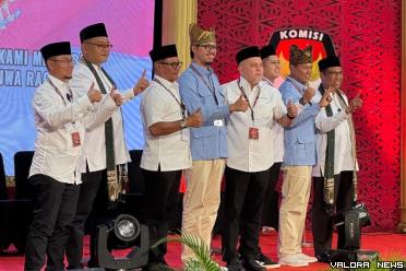 Empat pasangan calon wali kota dan wakil wali kota...