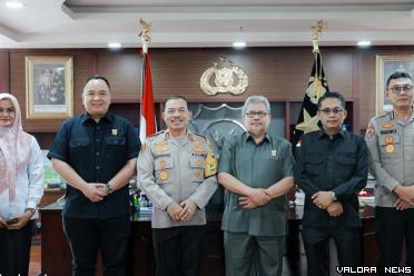 Kapolda Sumbar, Irjen Pol Suharyono foto bersama usai...