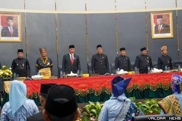 Ketua DPRD Padang, Syafrial Kani didampingi para wakil...