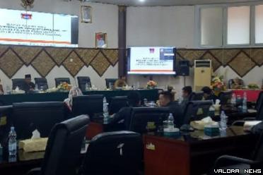 Wakil Ketua DPRD Padang, Arnedi Yarmen didampingi Hendrizal...