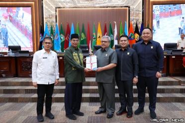 Ketua DPRD Sumbar, Muhidi didampingi wakil ketua, M Iqra...