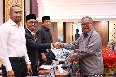 Ketua BK DPRD Sumbar, Muzli M Nur serahkan alasan perubahan...