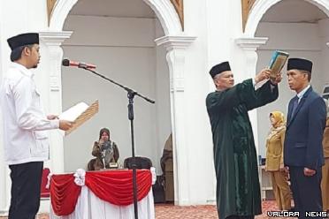 Wako Bukittinggi, Erman Safar mengambil sumpah jabatan...