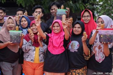 Ganjar Milenial Center Sumatera Barat bersama pegiat sosial...