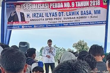 Anggota Fraksi Demokrat DPRD Sumbar, Irzal Ilyas saat...