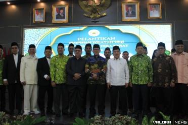 Ketua Umum PP DMI, HM Jusuf Kalla foto bersama dengan Prof...