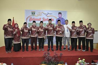 Plt Gubernur Sumbar, Audy Joinaldy foto bersama dengan...