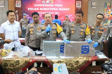 Kapolda Sumbar, Irjen Pol Suharyono didampingi pejabat...