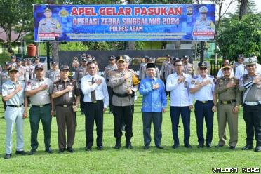 Kapolres Agam, AKBP Muhammad Agus Hidayat foto bersama...